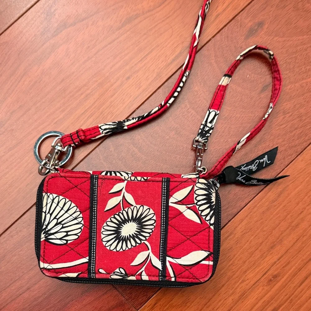 Vera Bradley disco Daisy - Red and White Floral Wristlet and Lanyard